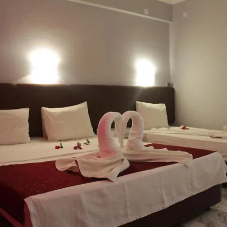 Zeus Turunc Hotel 马尔马里斯