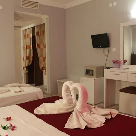 酒店 Zeus Turunc Hotel 3*